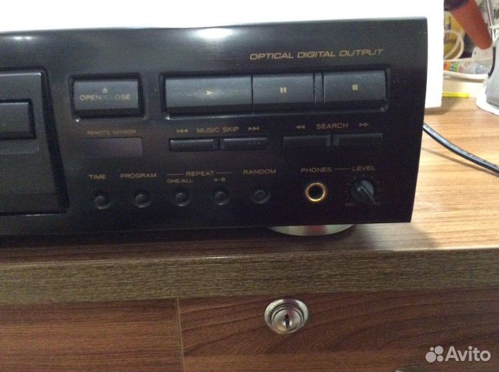 CD проигрыватель Teac CD-P1820