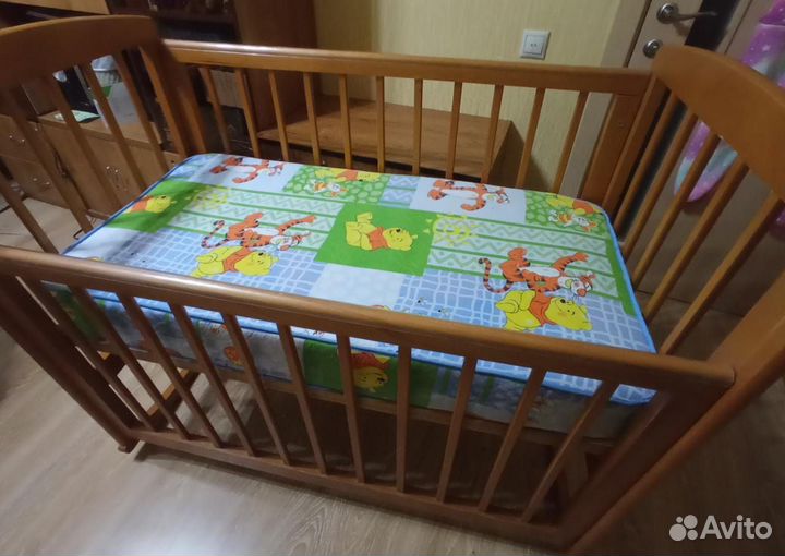 Кроватка детская деревянная