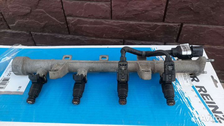 Форсунки 4 шт с топливной рампой