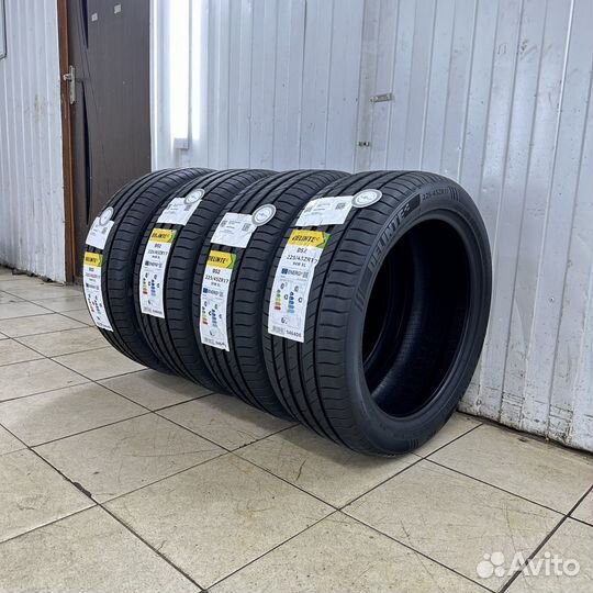 Delinte DS2 215/65 R17