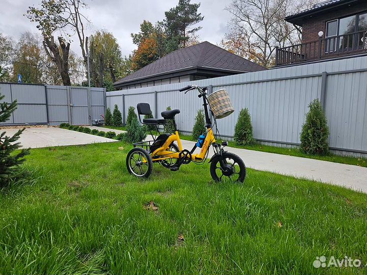 Трехколесный электровелосипед 