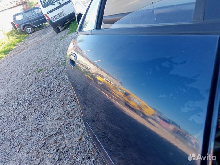 Задняя правая дверь на Nissan Almera Classic B10