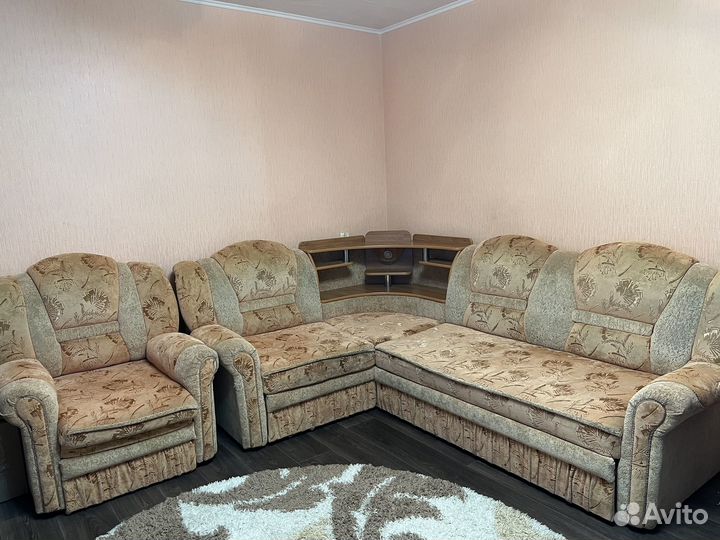 Диван с креслом