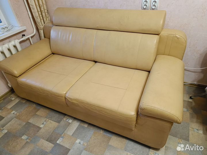 Кожаный диван бу