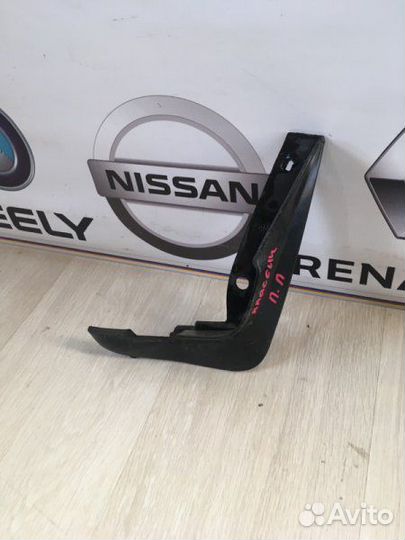 Брызговик передний Nissan almera classic B10 Прав