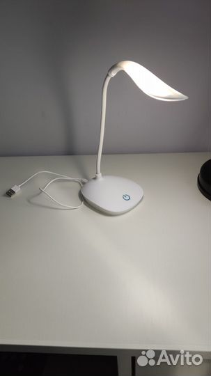 Беспроводная настольная лампа