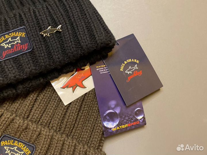 Крутая шапка Paul Shark со значком акулы