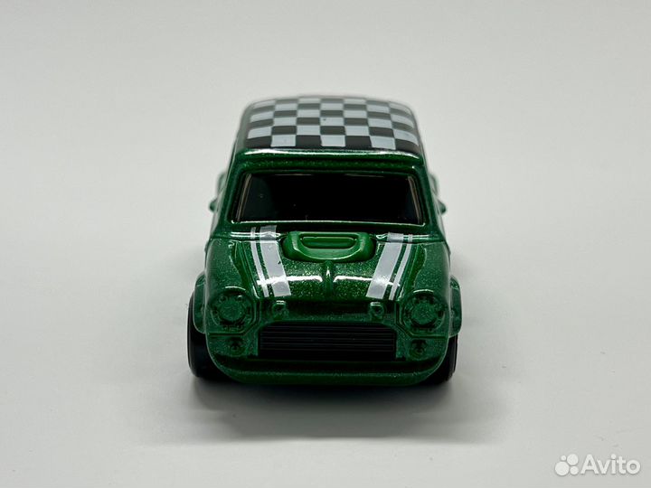 Hot Wheels Morris Mini 1:64