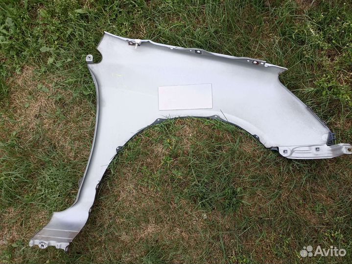 Крыло переднее левое