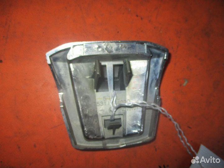 Эмблема Toyota Isis ANM10W