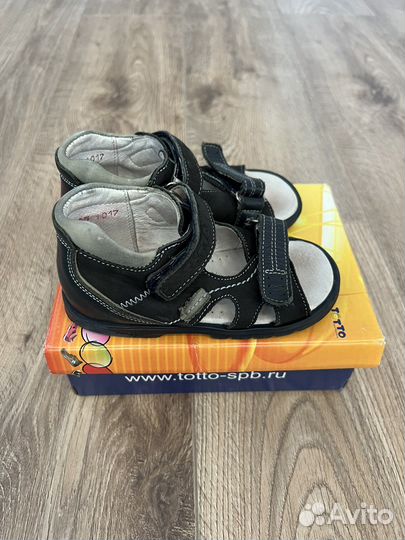 Сандали Totto