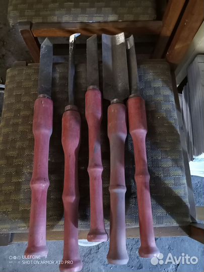 Токарный станок по дереву с резцами