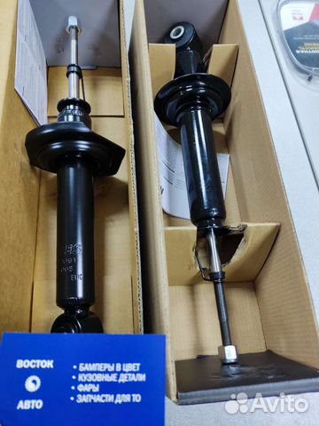 Передний левый амортизатор lancer 9