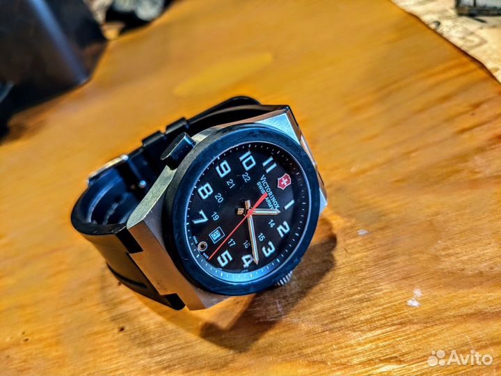 Часы Victorinox Night Vision II