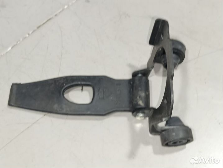 Кронштейн топливного бака