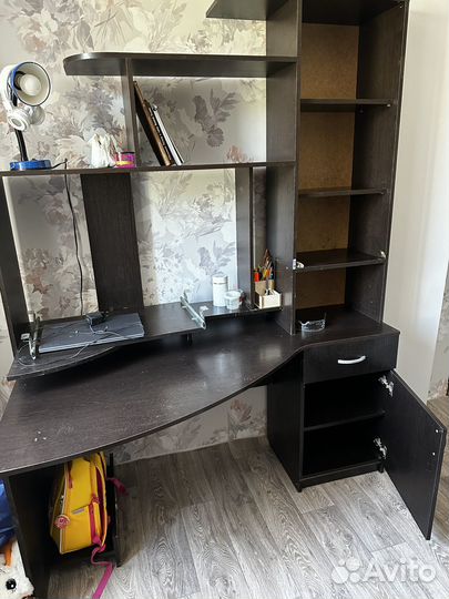 Компьютерный стол школьный