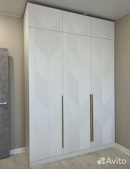 Шкаф распашной Шкаф белый с фрезеровкой