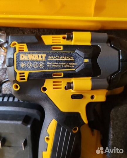 Аккумуляторный гайковерт DeWalt 800 Нм (Арт.72467)