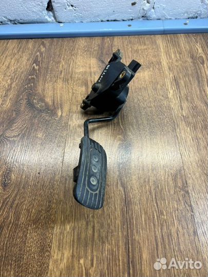 Педаль газа Nissan Note хэтчбек 1.4 2007