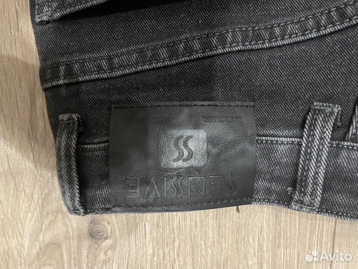 Джинсы enssive