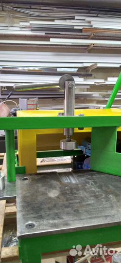 Станок для торцовки углов рамы и импоста ис-212