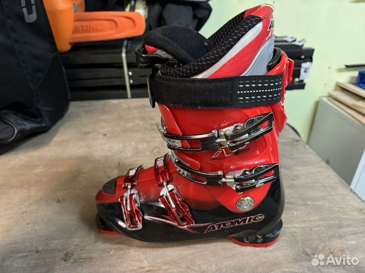 Горнолыжные ботинки atomic