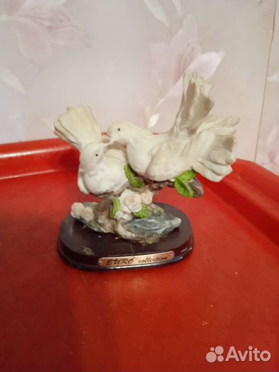 Фарфоровая статуэтка. Влюблённые голубки