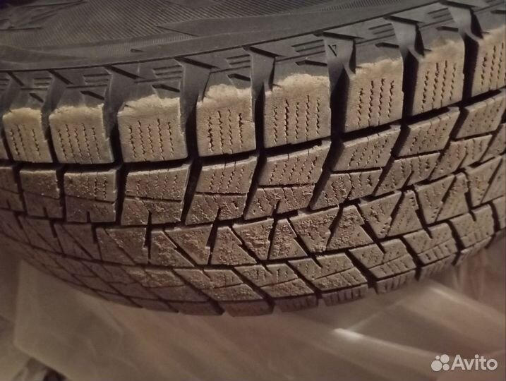 Bridgestone Blizzak DM-V1 225/60 R17