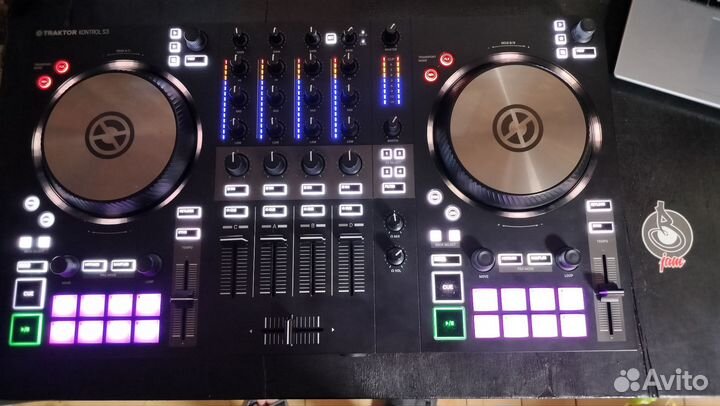 Dj контролер Traktor s3