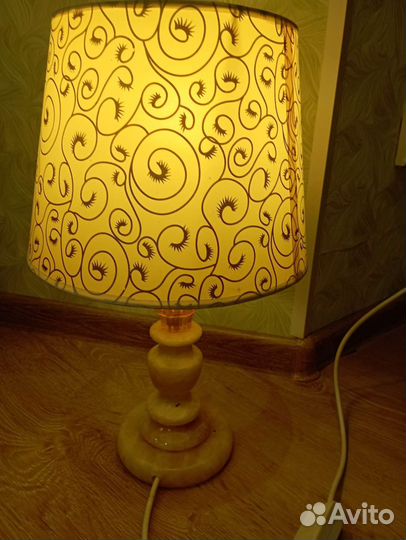 Лампа с абажуром