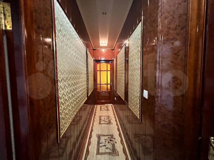 4-к. квартира, 180 м², 3/9 эт.