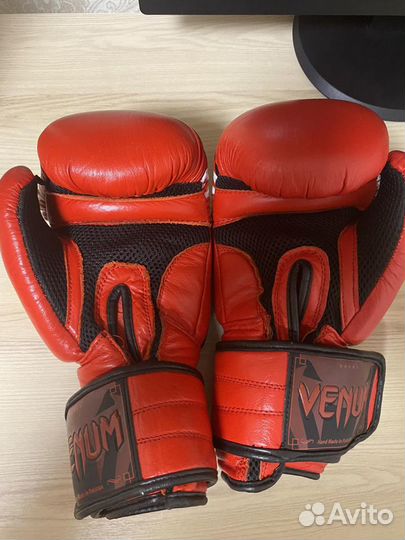 Боксерские перчатки