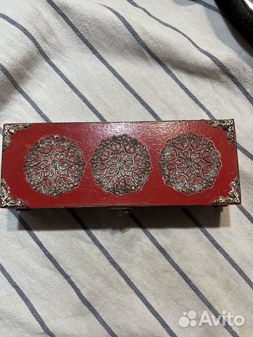 Деревянная шкатулка