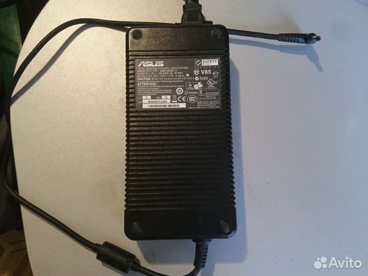 Asus ac/DC adapter 240
