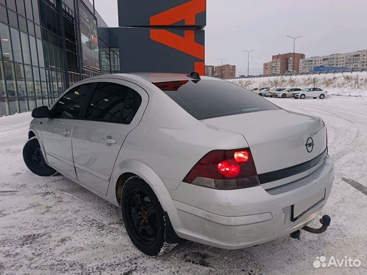 Opel Astra 1.6 МТ, 2011, 246 000 км