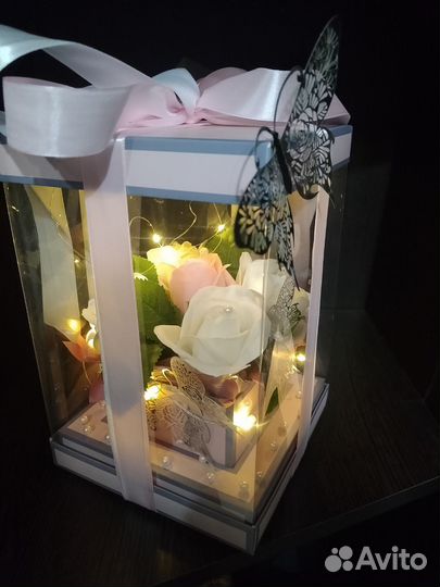 Композиция из цветов из мыльной пены с подсветкой