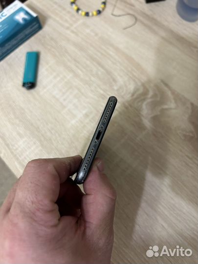 Телефон iPhone 8 plus на icloud