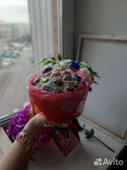 Сладкий букет. Букет из рафаэлло, чупа-чупсов