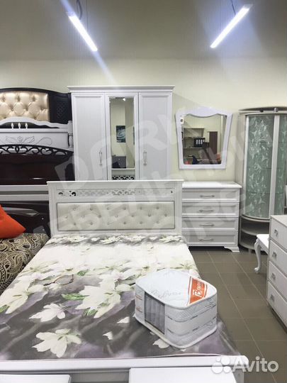 Спальный гарнитур