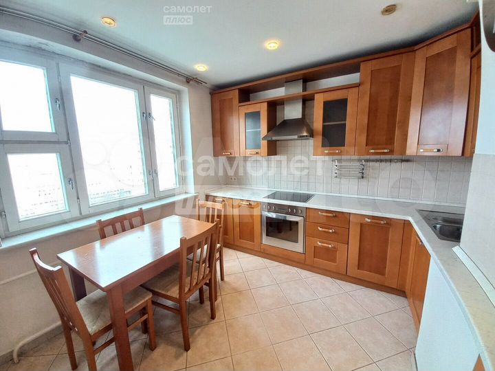 3-к. квартира, 82 м², 15/17 эт.