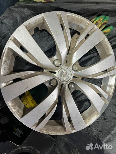 Колпаки оригинал на Peugeot r15 4 шт