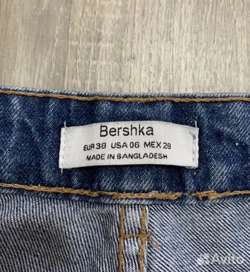 Джинсы bershka mom