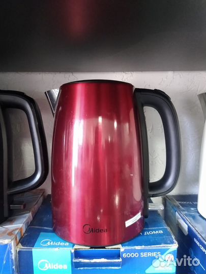 Электрочайник Midea MK-8022