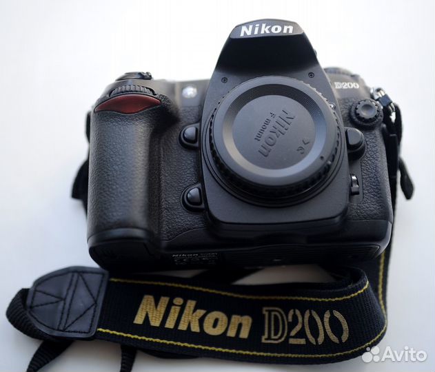 Nikon D200+батарейный блок оригинальный MB-D200