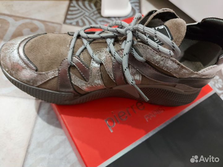 Кроссовки женские натуральные 40 размер