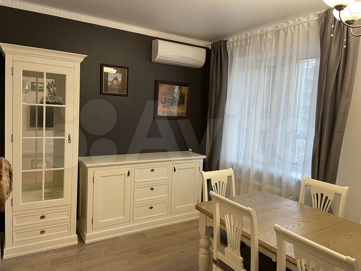 3-к. квартира, 95 м², 3/9 эт.