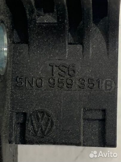 Датчик удара Volkswagen Tiguan NF cbab 2010