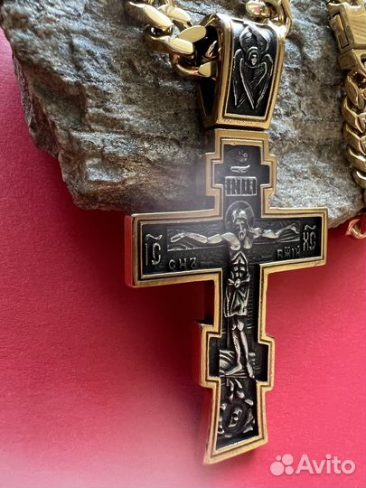 Крест и цепь