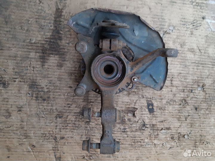 Поворотный кулак передний Фольксваген Венто