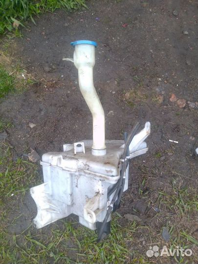 Бачок омывателя toyota corolla 150 Auris